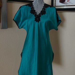 Stunning Emerald Green vintage Miss Elaine nightie